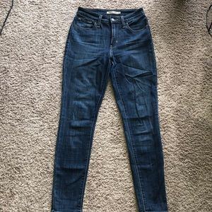 Dark blue high rise skinny 721 Levi’s